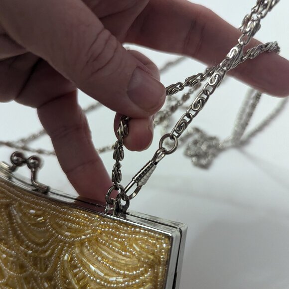 Excellent condition vintage 1960s gold scalloped beaded purse - Picture 8 of 16